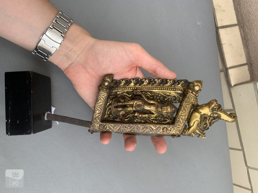 A GILT-COPPER EMBOSSED THRONE SECTION - 图6